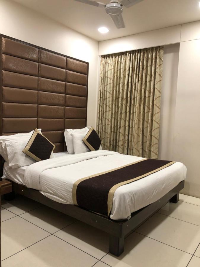 Hotel Circle Inn Amhedabad Dış mekan fotoğraf