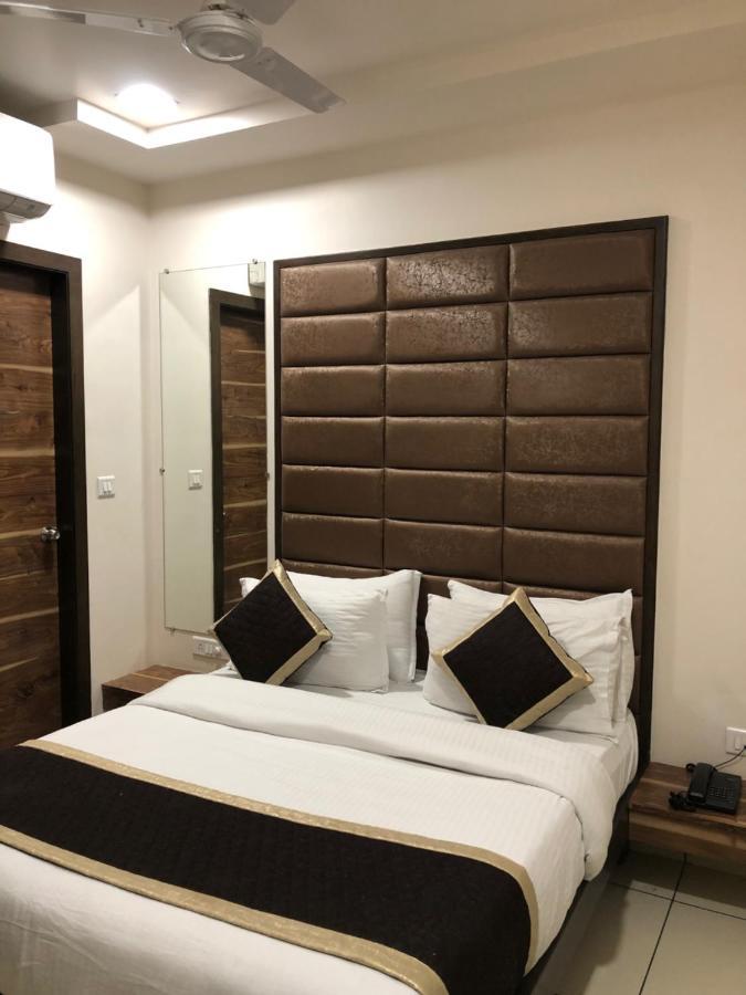 Hotel Circle Inn Amhedabad Dış mekan fotoğraf