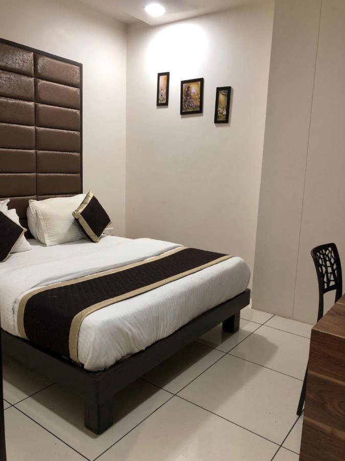 Hotel Circle Inn Amhedabad Dış mekan fotoğraf