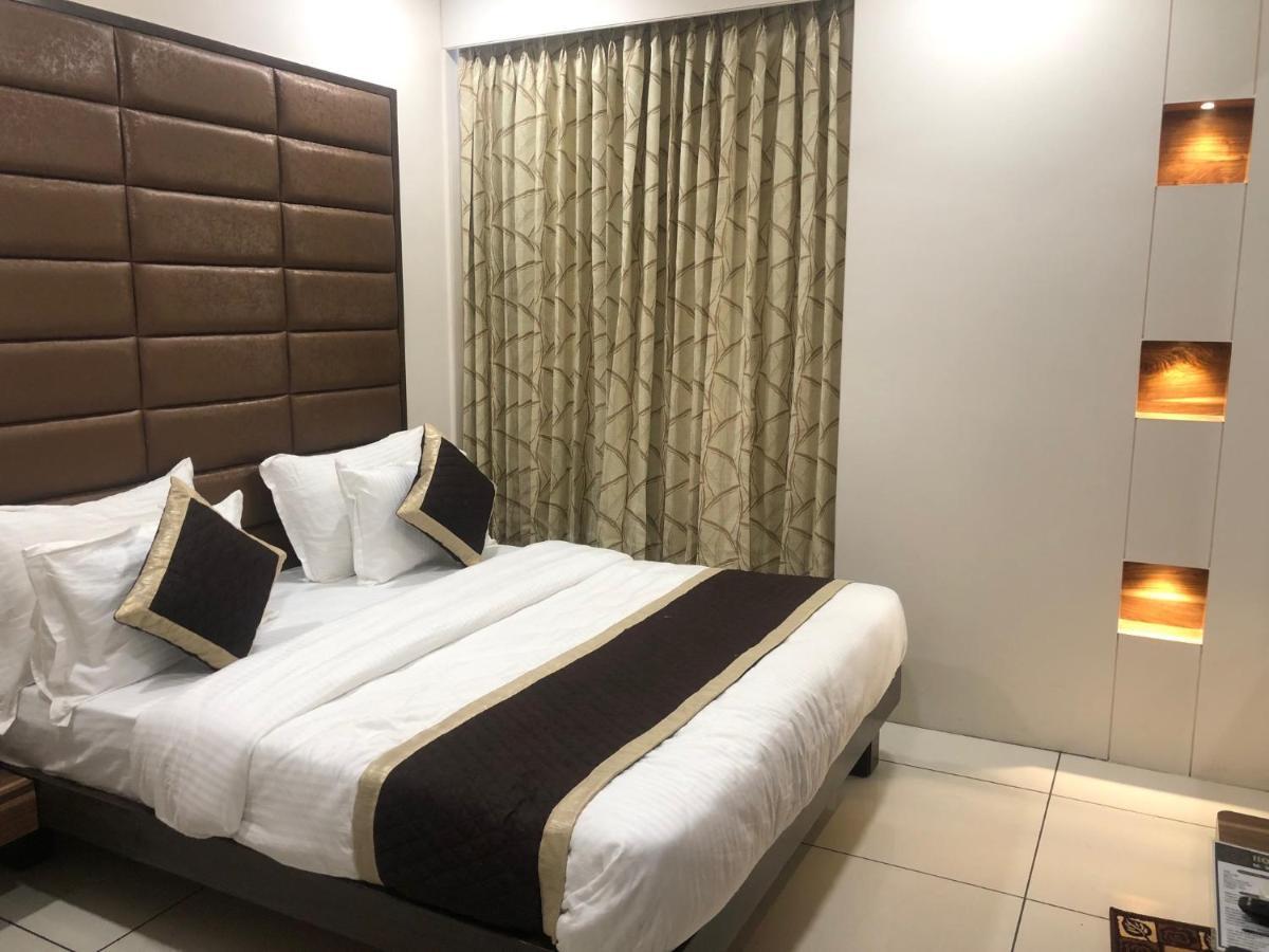 Hotel Circle Inn Amhedabad Dış mekan fotoğraf